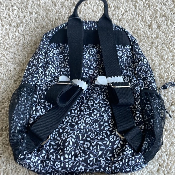 NWT Maurices Floral Backpack Multiple Pockets Black/White - Picture 4 of 6
